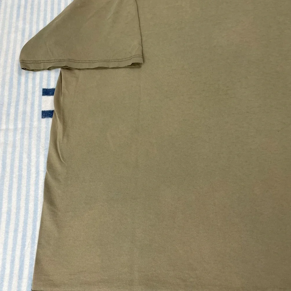 Vintage distressed Nike embroidered swoosh tan short sleeve tee shirt - Picture 15 of 16